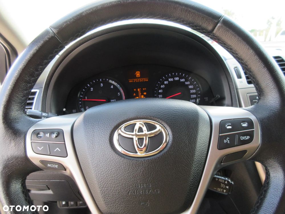Toyota Avensis 2.0 D-4D Executive - 17