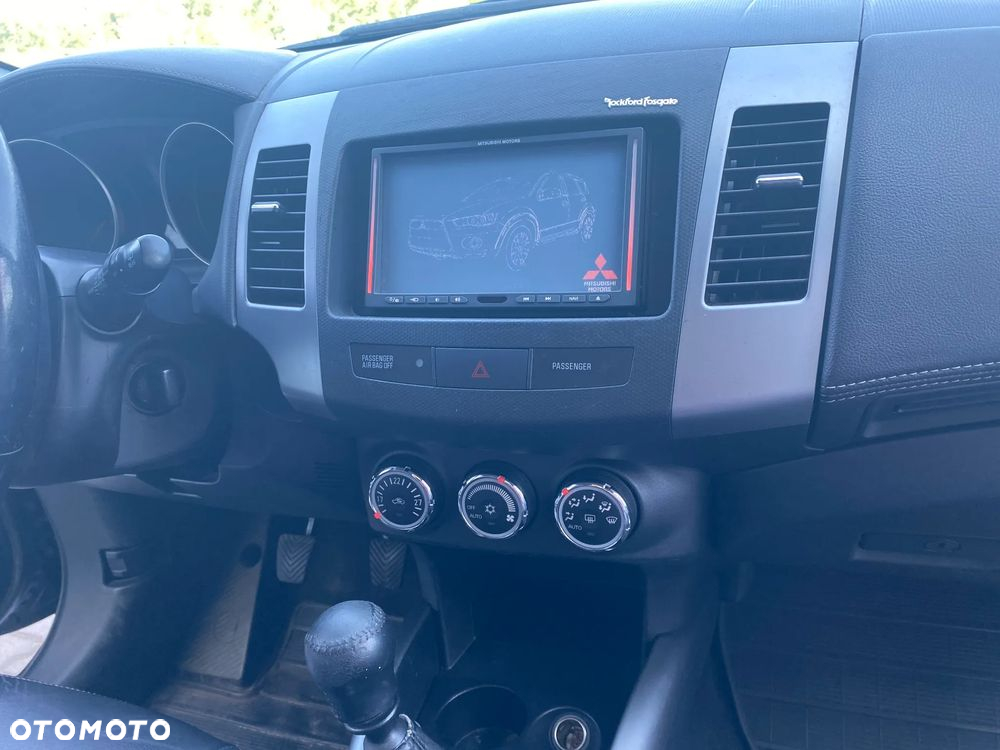 Mitsubishi Outlander - 6