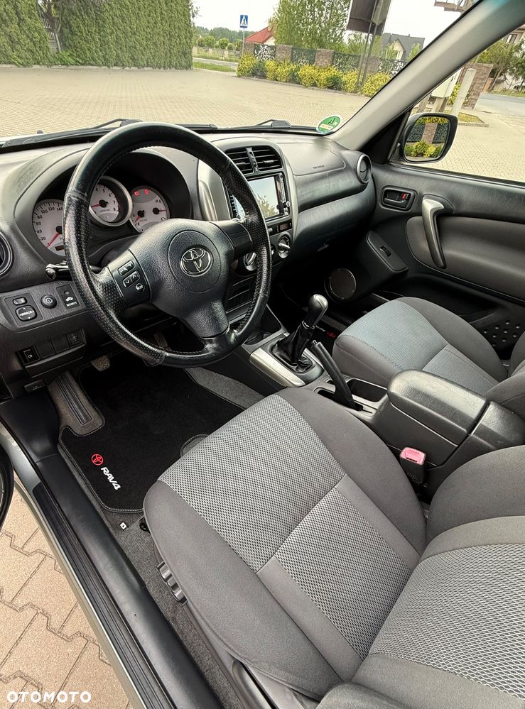 Toyota RAV4 - 25