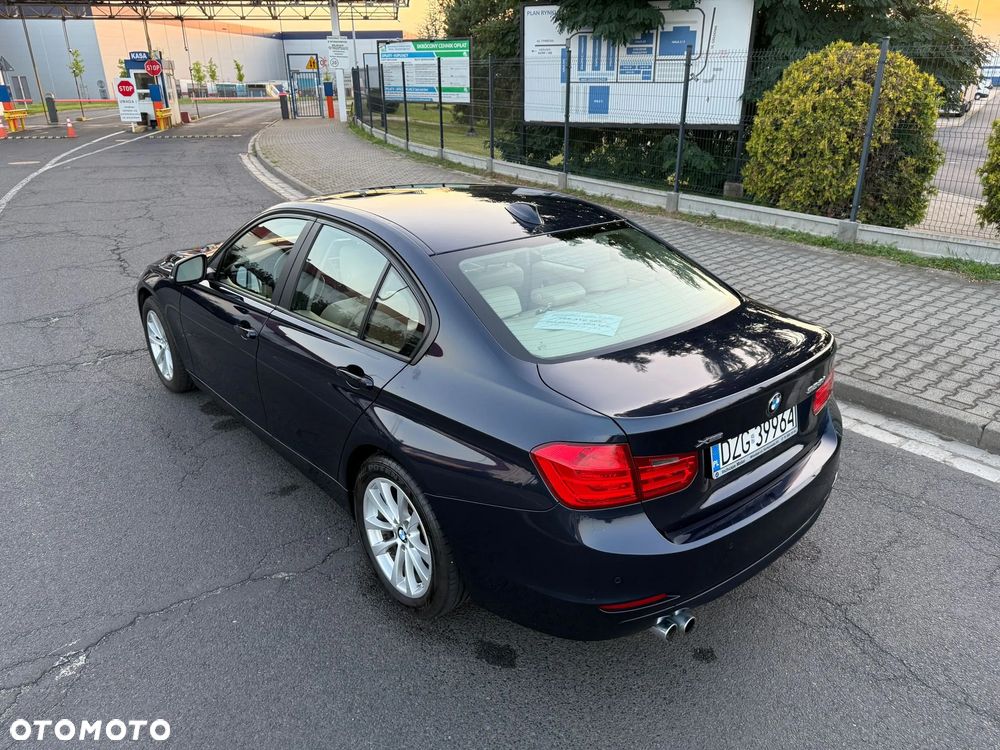 BMW Seria 3 328i xDrive Sport-Aut Luxury Line - 8