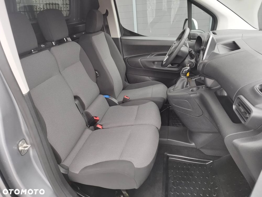 Opel COMBO MAXI 3 OSOBY - 28