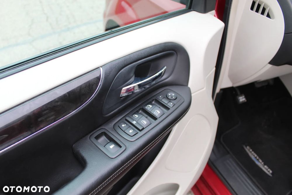 Chrysler Town & Country 3.6 Touring - 27