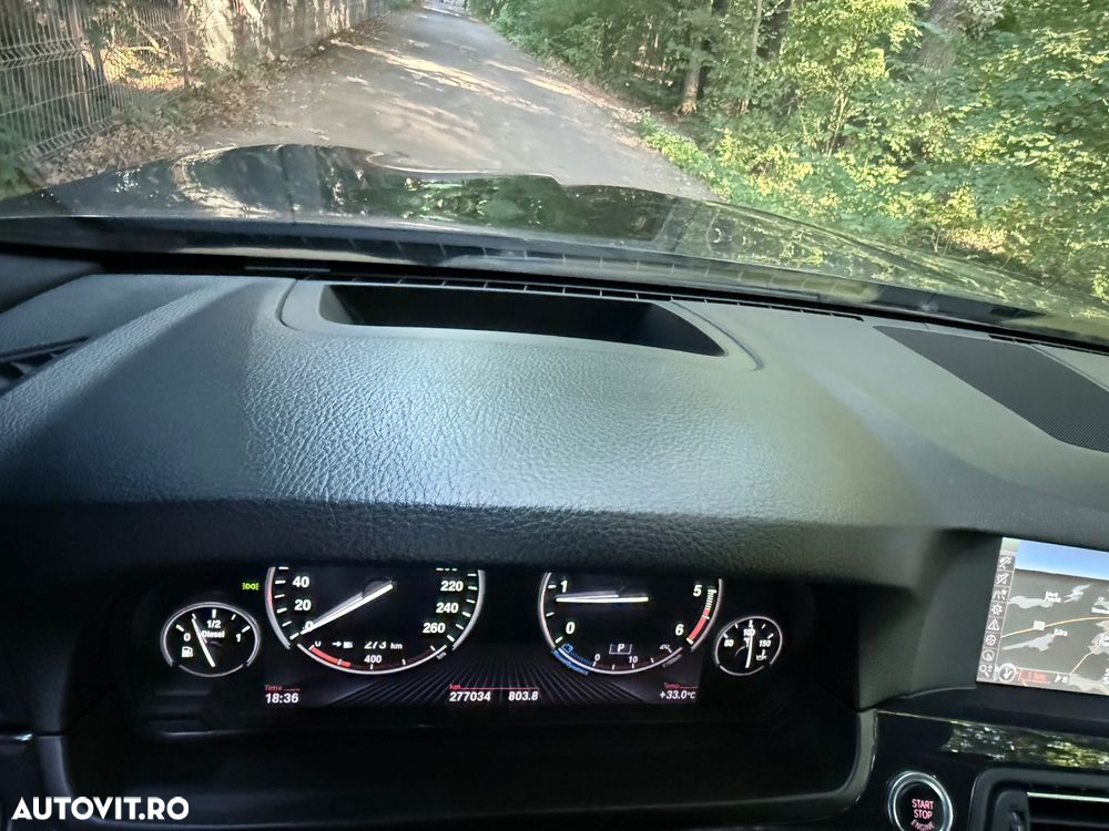 BMW Seria 5 525d xDrive AT - 26