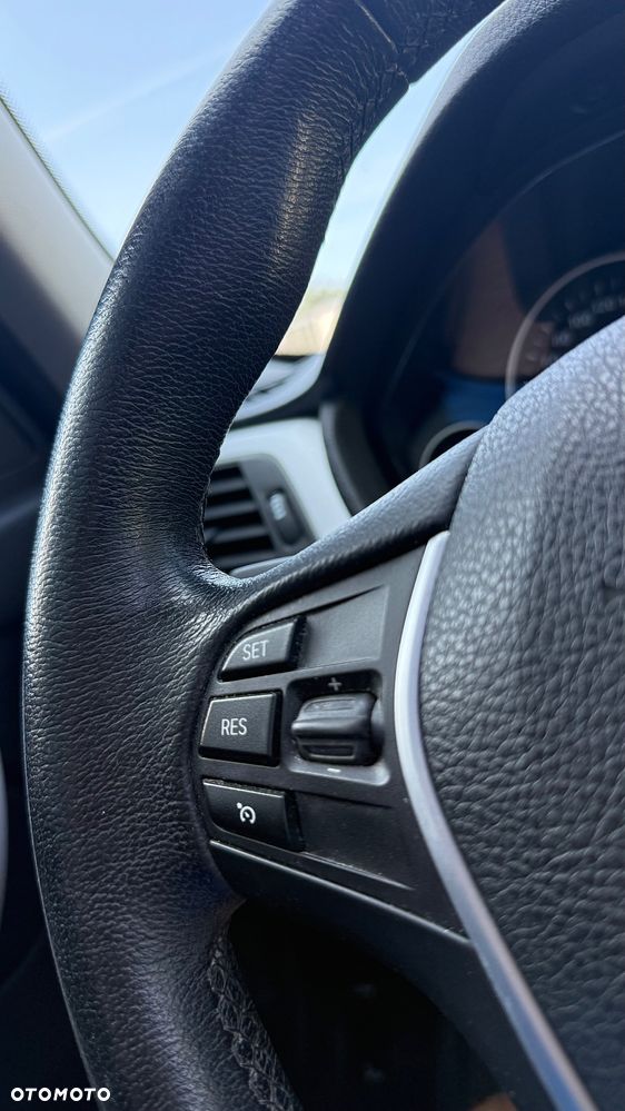 BMW Seria 3 318d DPF Touring Edition Exclusive - 38