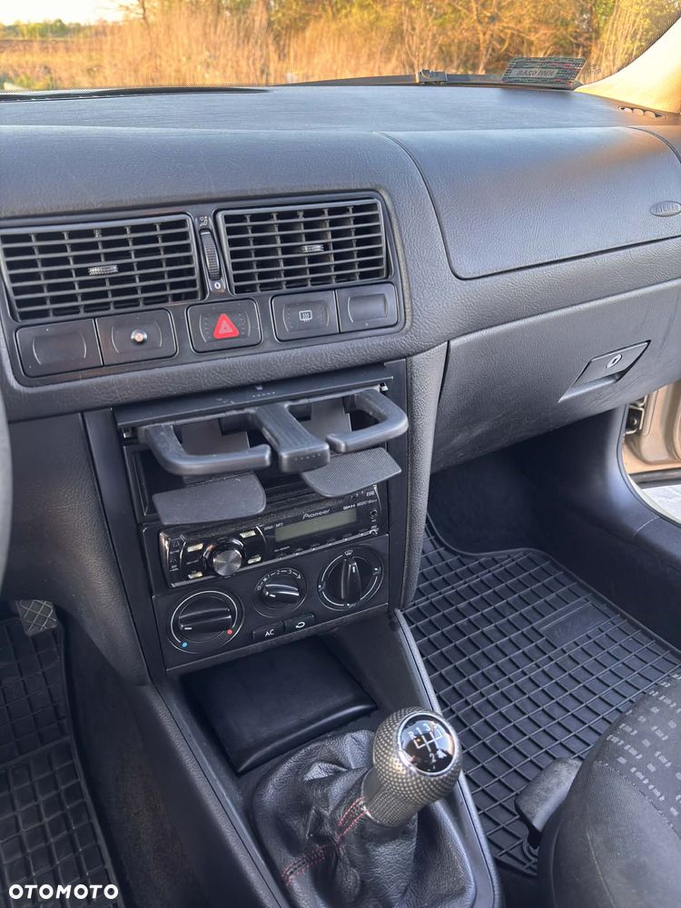 Volkswagen Golf 1.6 Q - 14