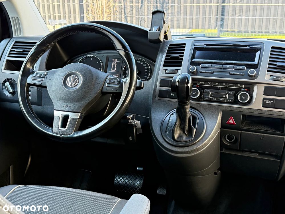 Volkswagen Multivan - 2