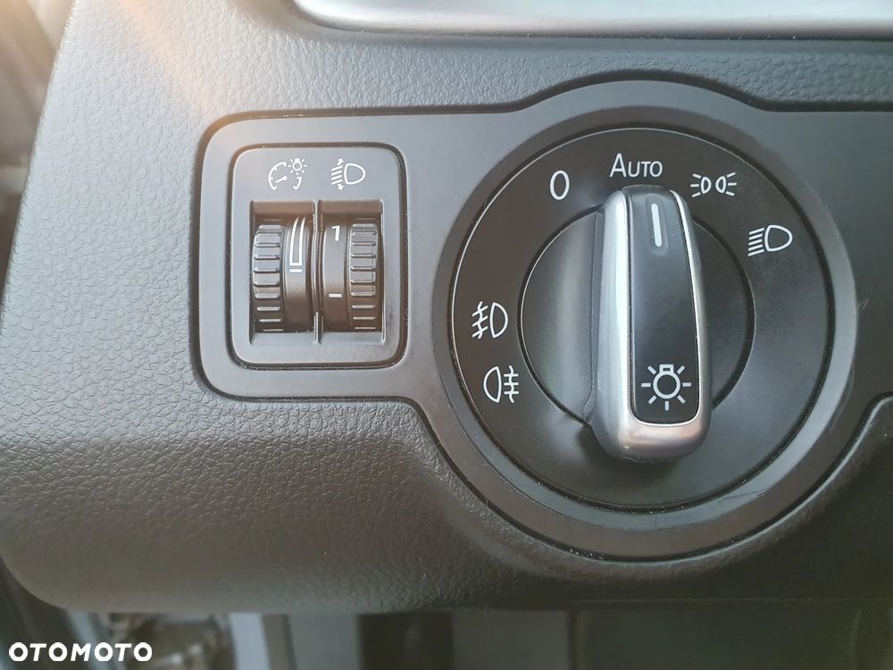 Volkswagen Passat 2.0 TDI Highline - 24