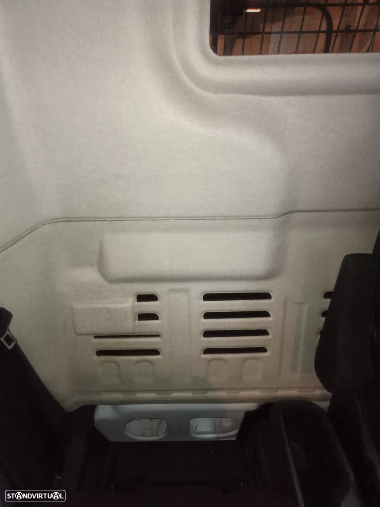 Ford Courier - 20