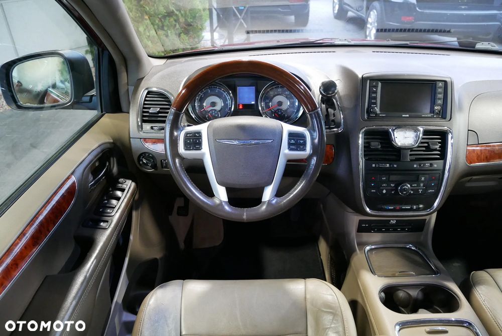 Chrysler Town & Country 3.6 Limited - 23