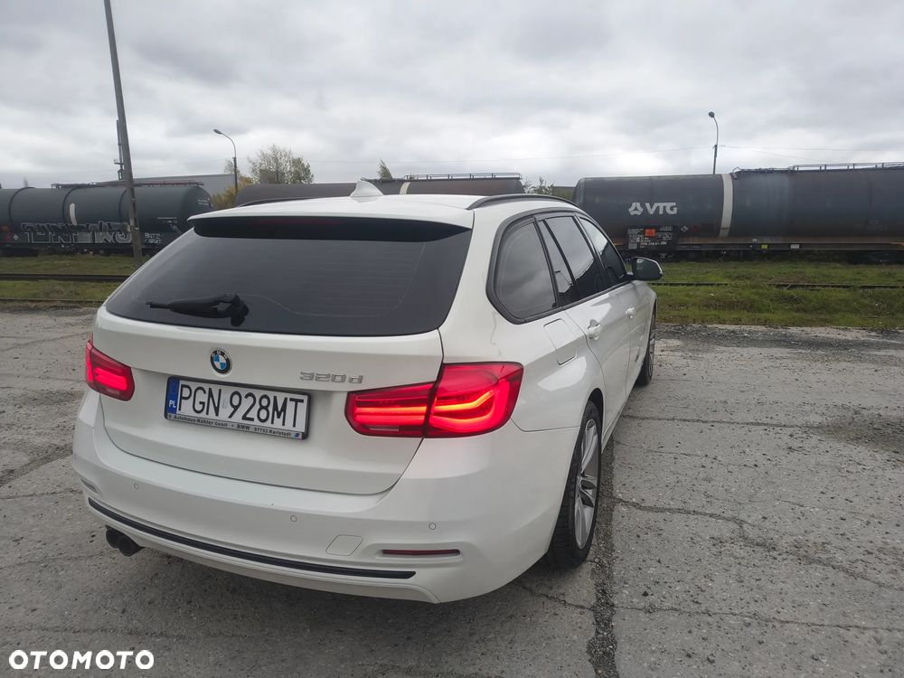 BMW Seria 3 320d Touring Sport Line - 11