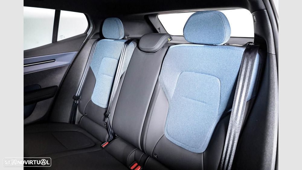 Volvo EX30 69 kWh Single Motor Extended Range Plus - 17