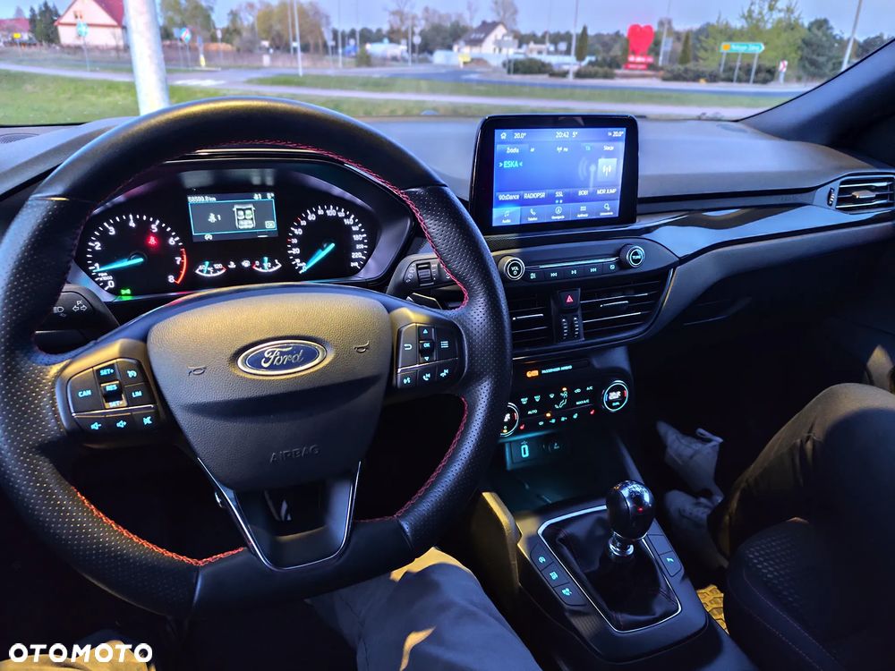 Ford Focus 1.0 EcoBoost Start-Stopp-System ST-LINE STYLE - 23