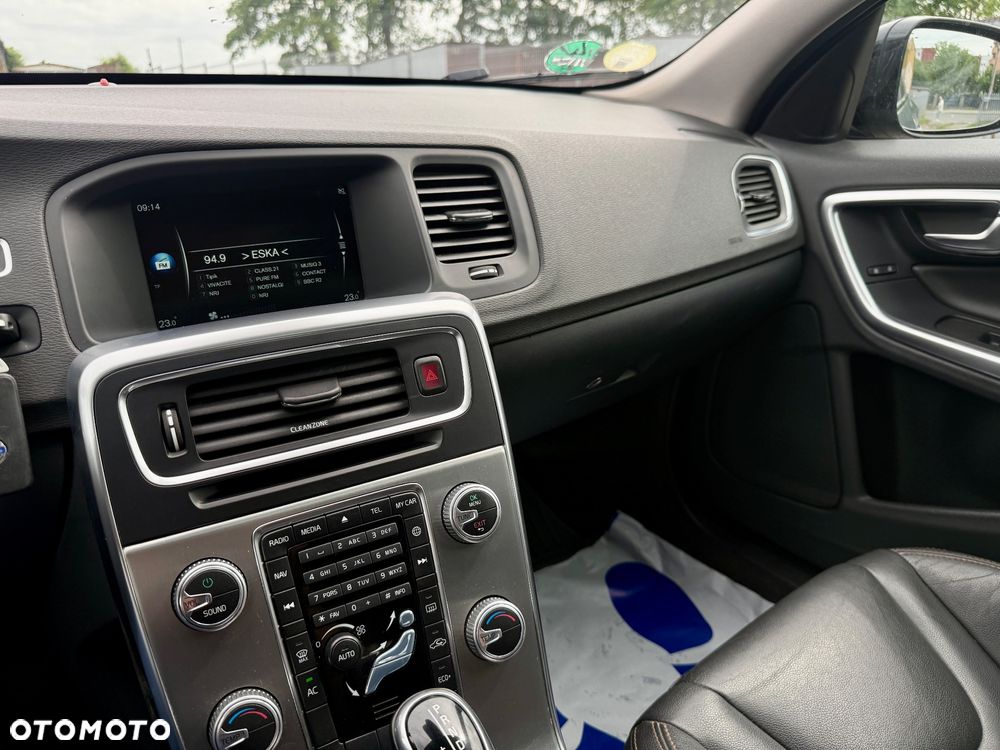 Volvo V60 Cross Country - 14