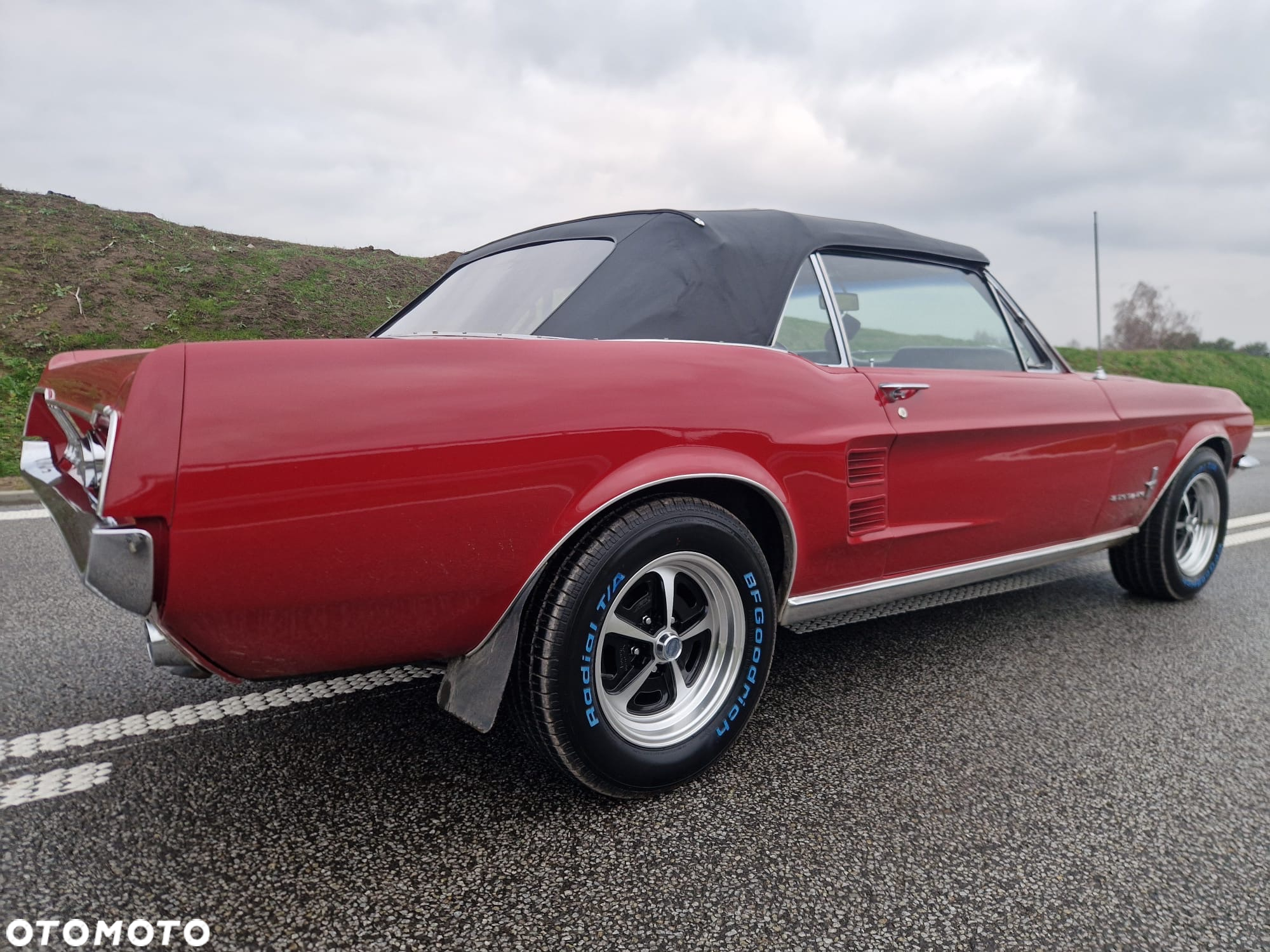 Ford Mustang - 4
