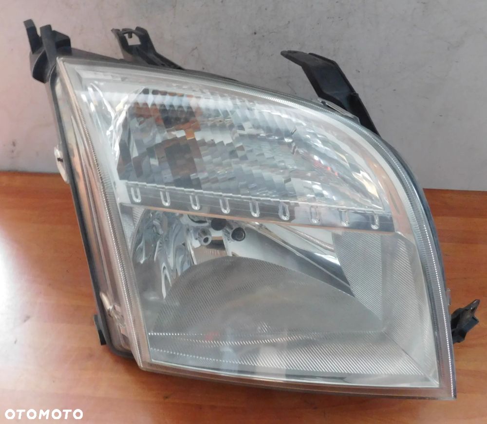 lampa prawa przód FORD FUSION I EUROPA