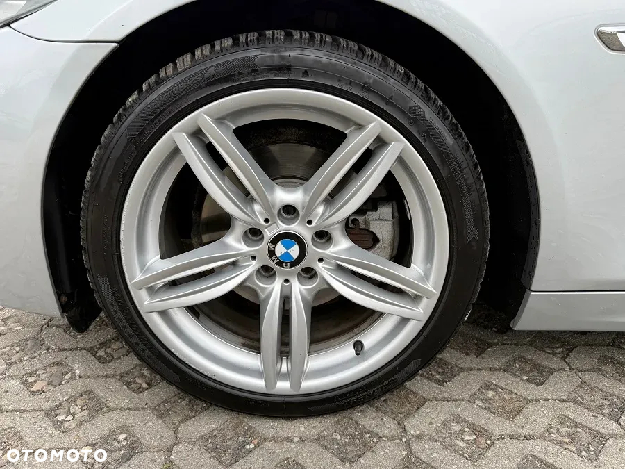 BMW Seria 5 528i xDrive - 11
