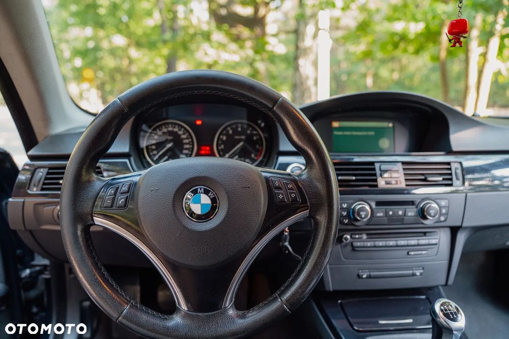 BMW Seria 3 325i - 14