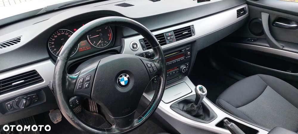 BMW Seria 3 318d - 31