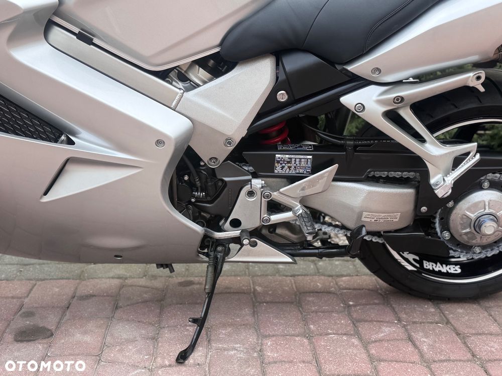 Honda VFR - 16