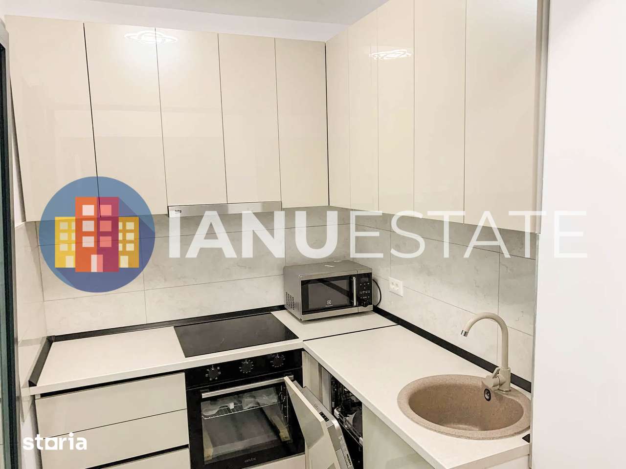 Lujerului 5` Metrou Iuliu Maniu Politehnica Liniei Centrala 2L Parcare — fotografia 3