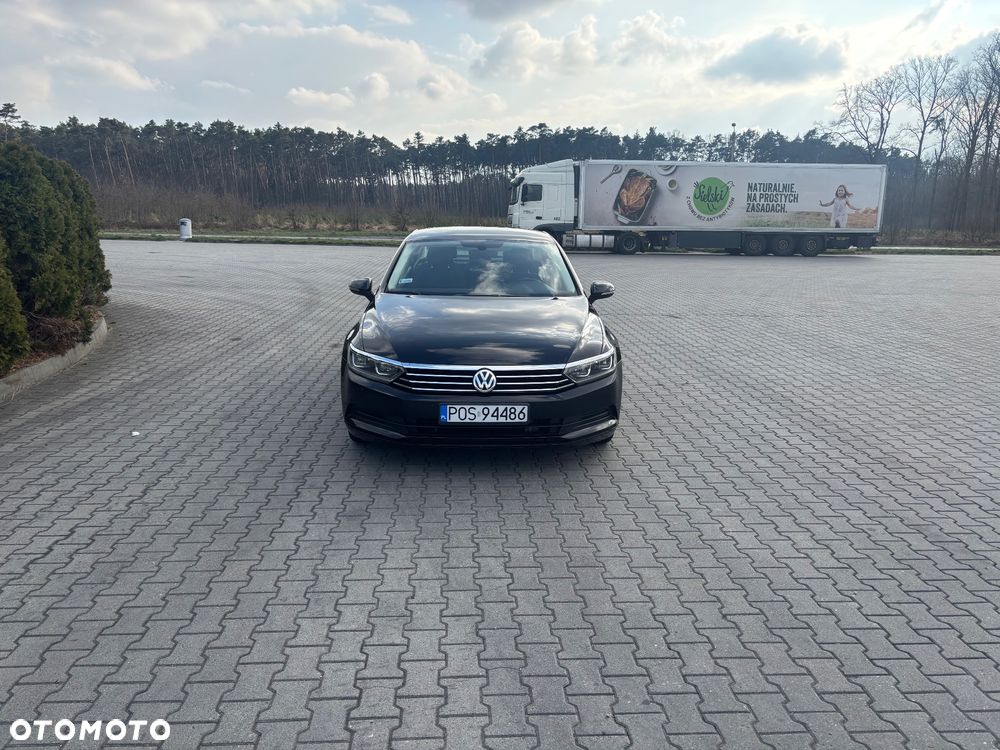 Volkswagen Passat - 4