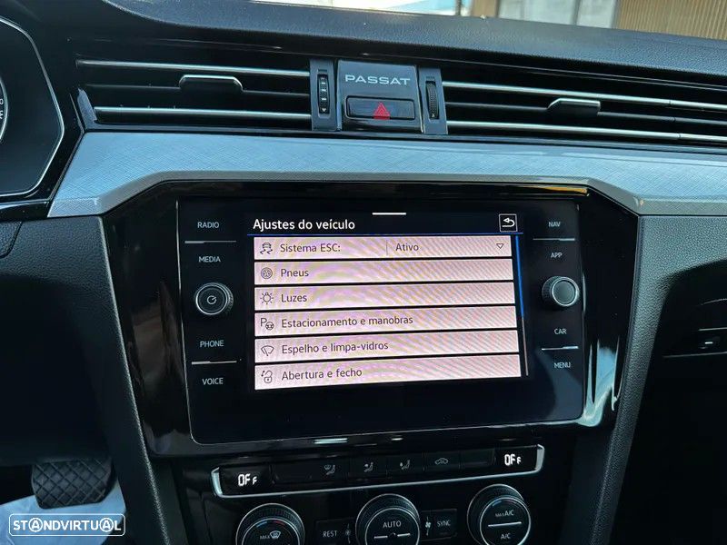 VW Passat Variant 2.0 TDi Business DSG - 29