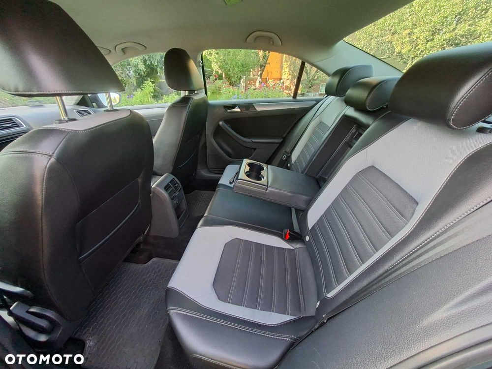 Volkswagen Jetta - 8
