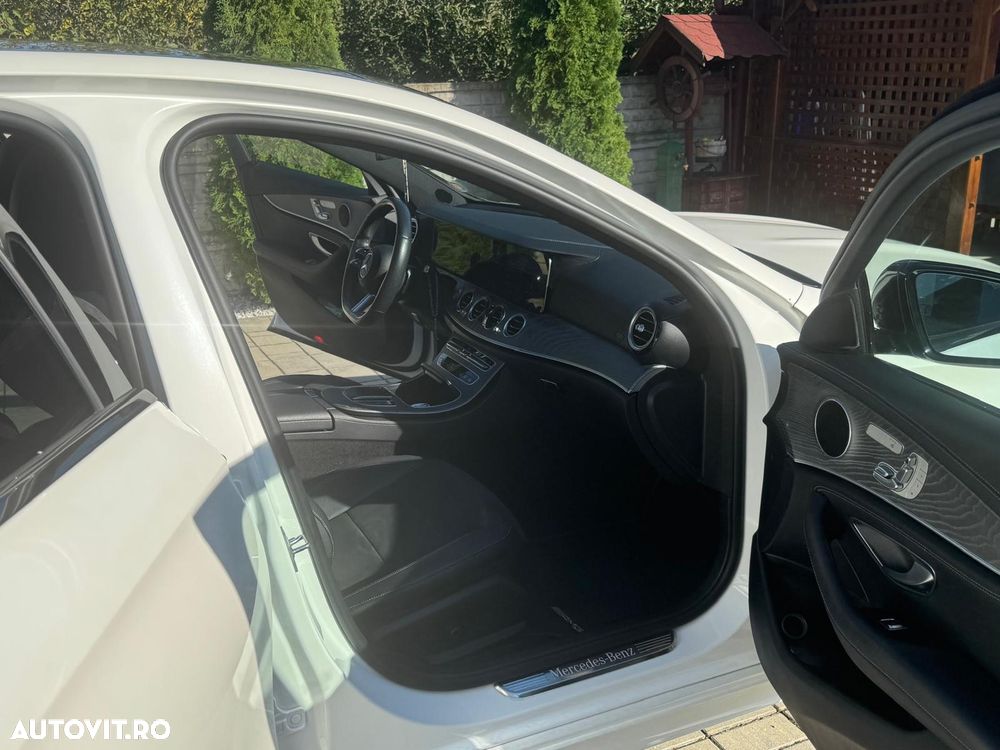 Mercedes-Benz E 220 d 4Matic T 9G-TRONIC AMG Line - 12