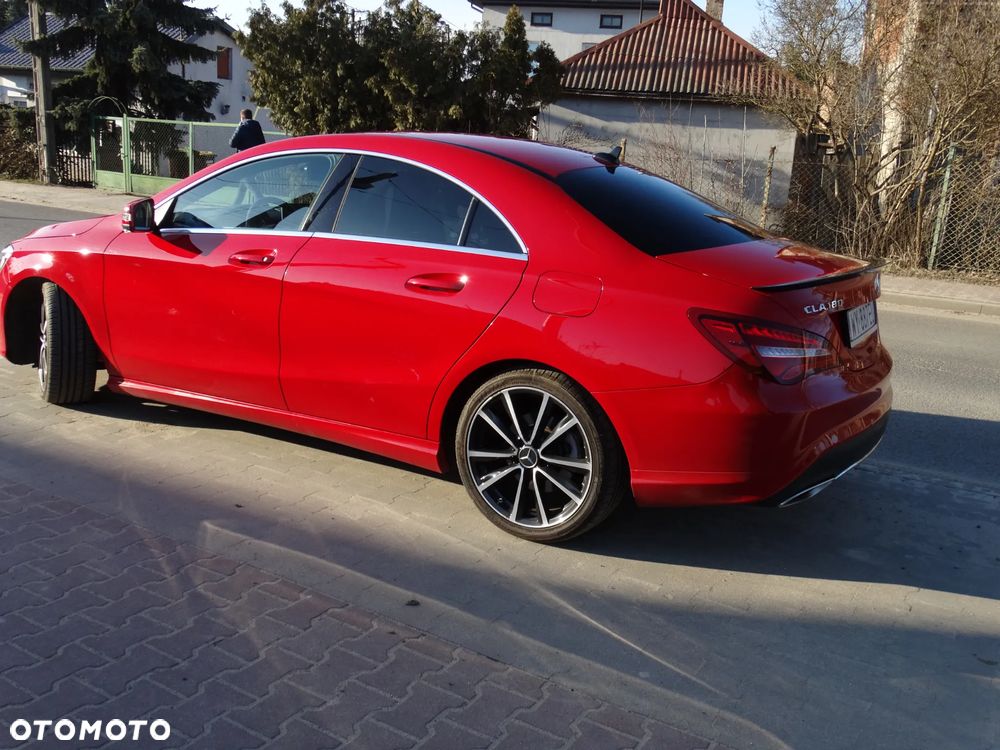 Mercedes-Benz CLA 180 7G-DCT Urban - 5