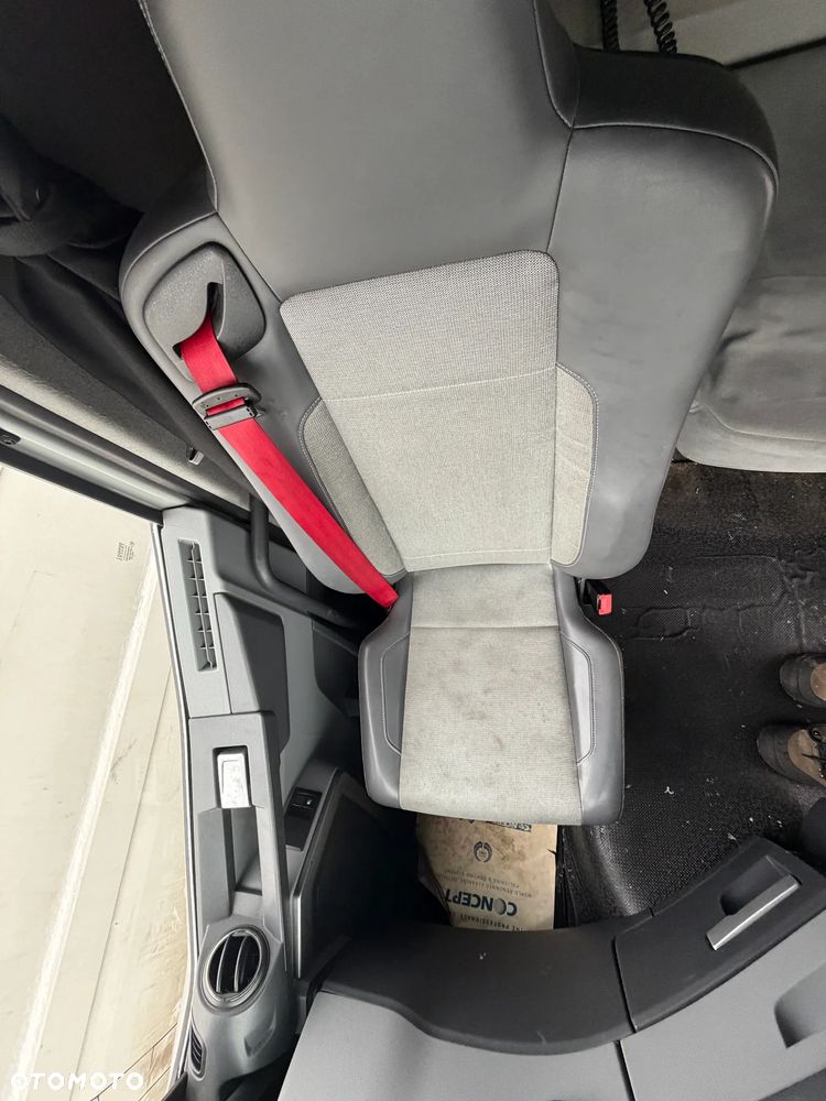Renault Gama T 460 14-18r E6 fotel prawy pasażera - 3