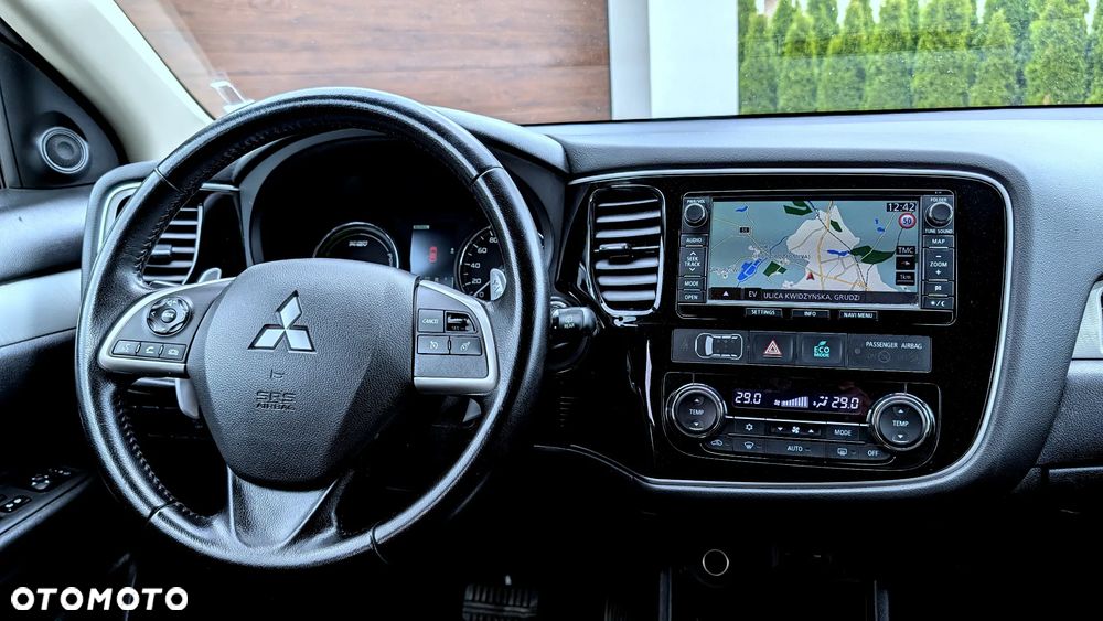 Mitsubishi Outlander Instyle NAVI + - 36