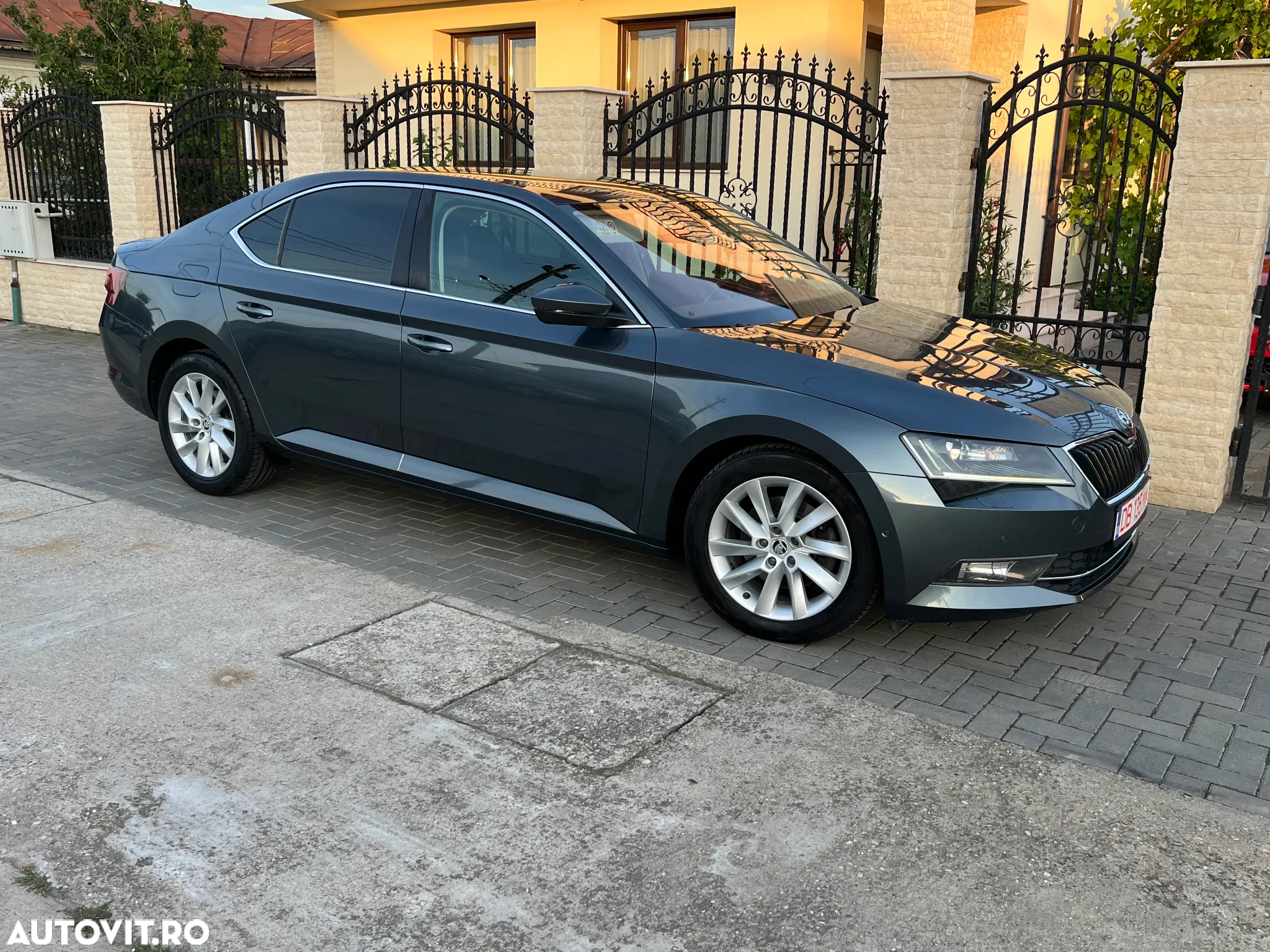 Skoda Superb 2.0 TDI DSG Premium Edition - 20