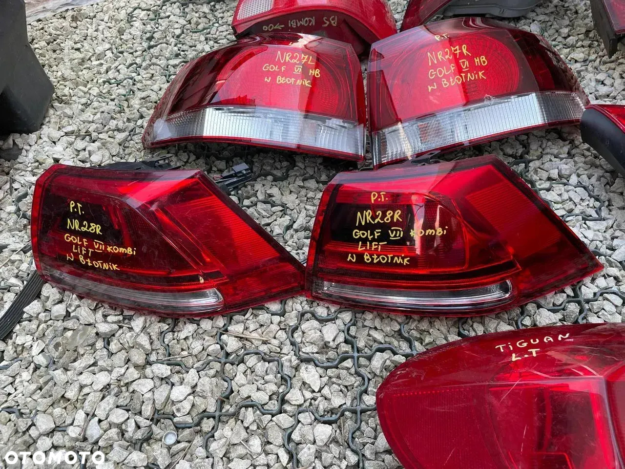 VW VOLKSWAGEN LAMPY TYŁ LEWE PRAWE - 27