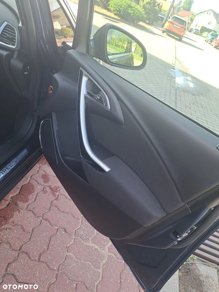 Opel Astra 1.6 T Enjoy - 9