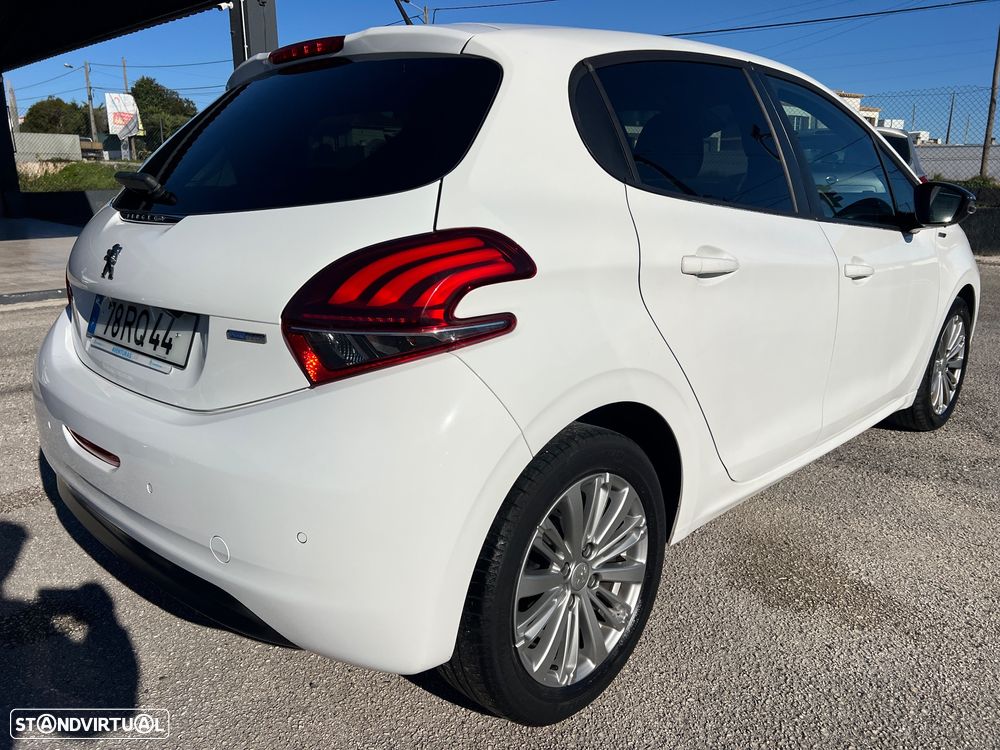 Peugeot 208 1.2 PureTech Style - 25