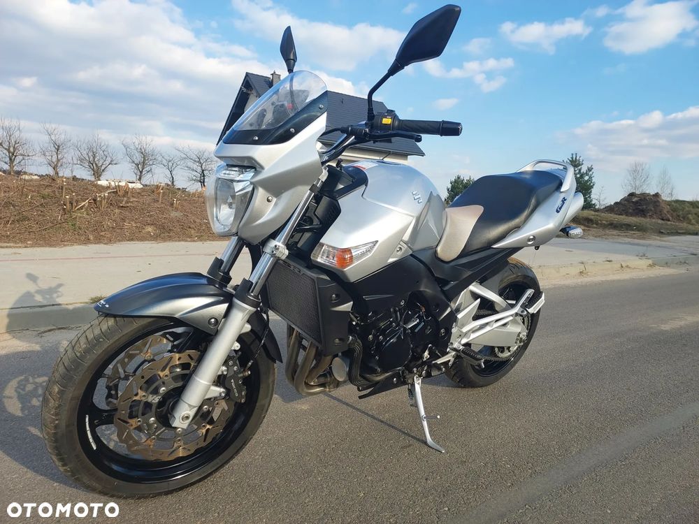 Suzuki GSR - 1