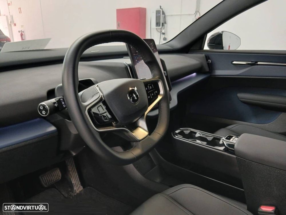 Volvo EX30 69 kWh Single Motor Extended Range Black Edition - 7
