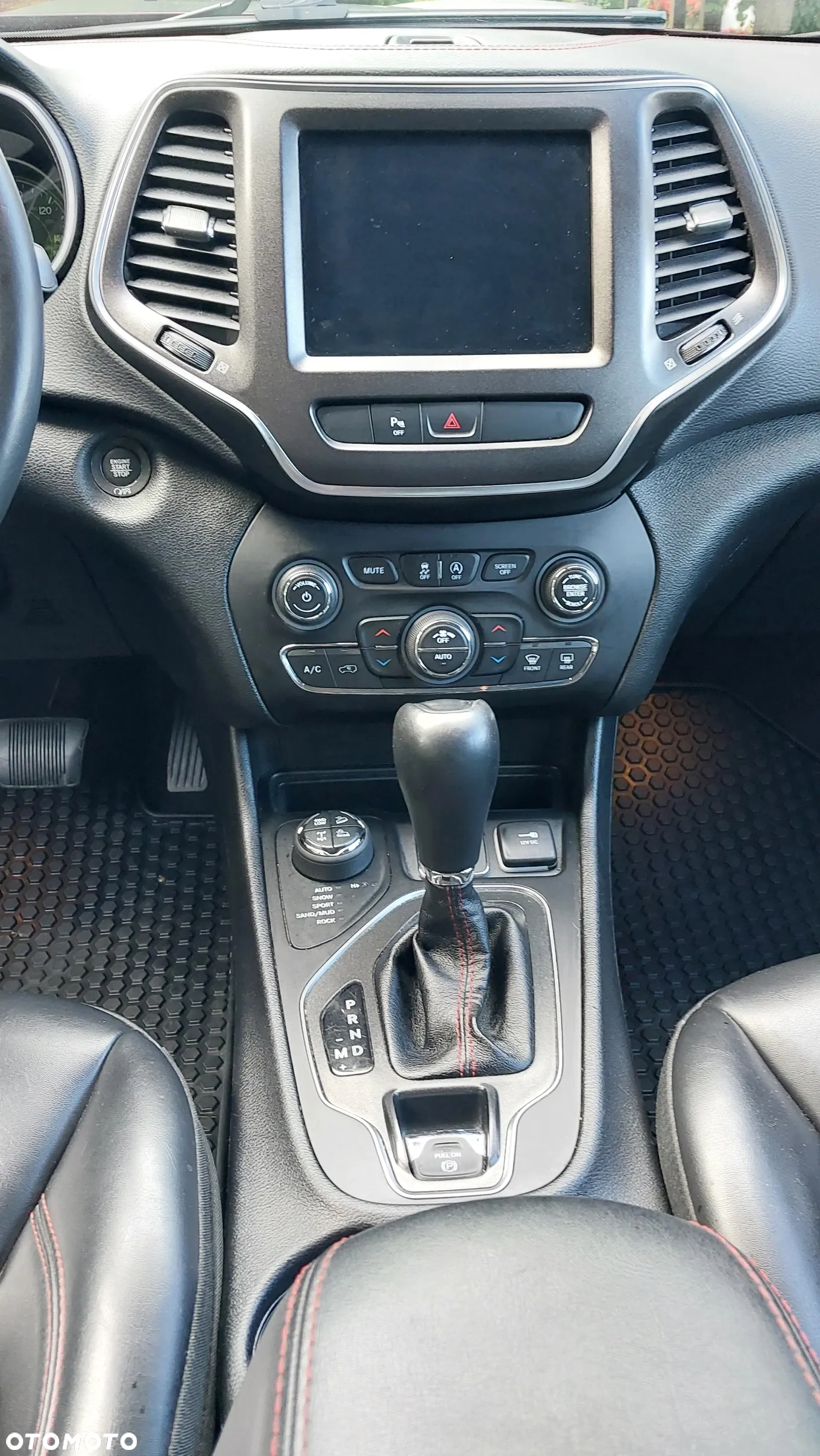 Jeep Cherokee - 12