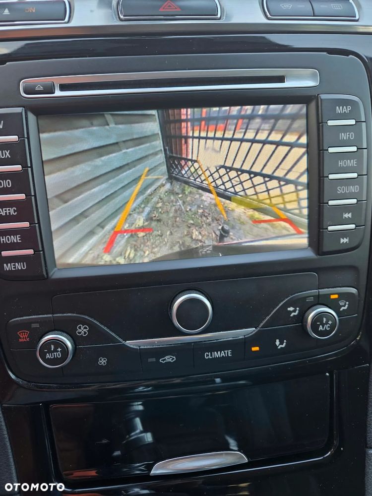Ford S-Max - 11