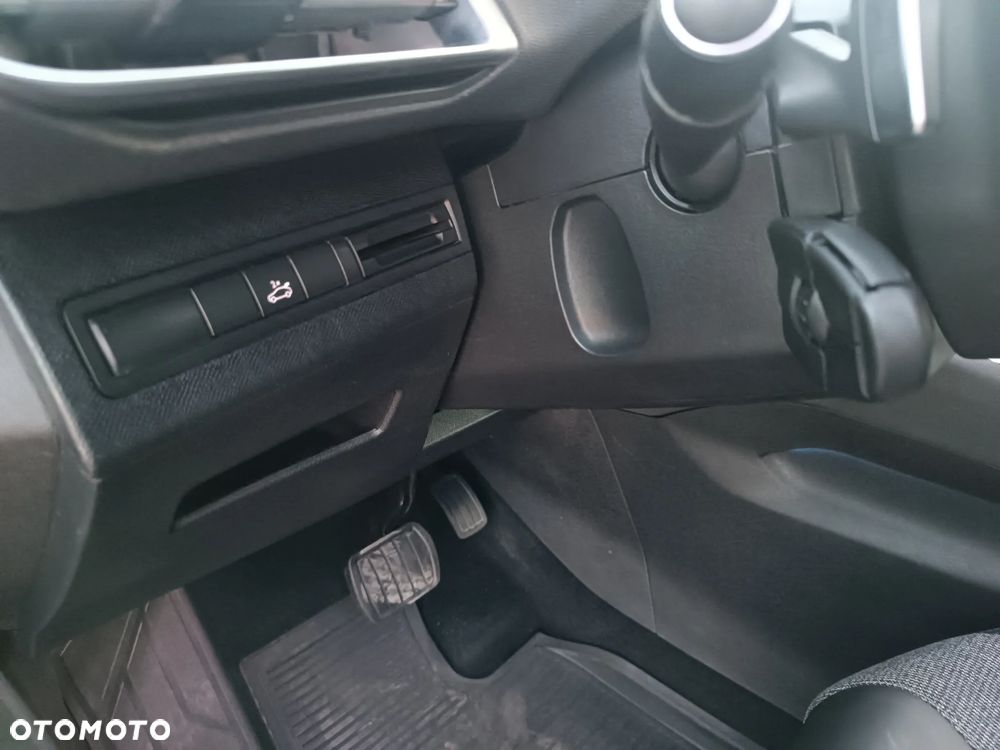 Peugeot 3008 1.6 BlueHDi Allure S&S EAT6 - 27