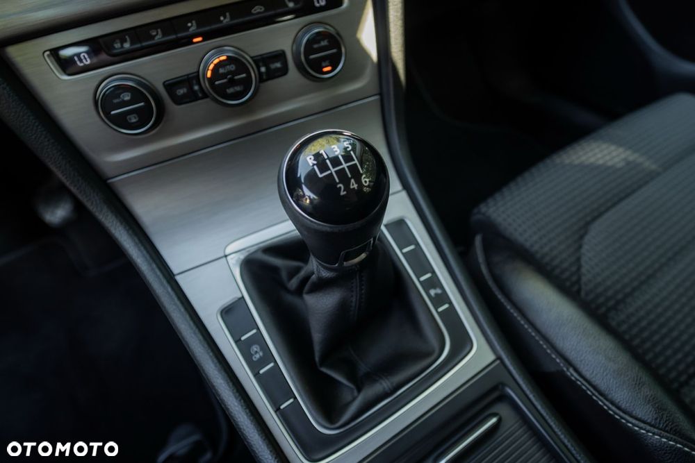 Volkswagen Golf 2.0 TDI BlueMotion Technology Edition - 27