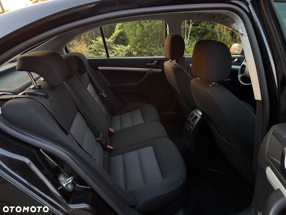 Skoda Octavia 1.6 Ambiente - 8