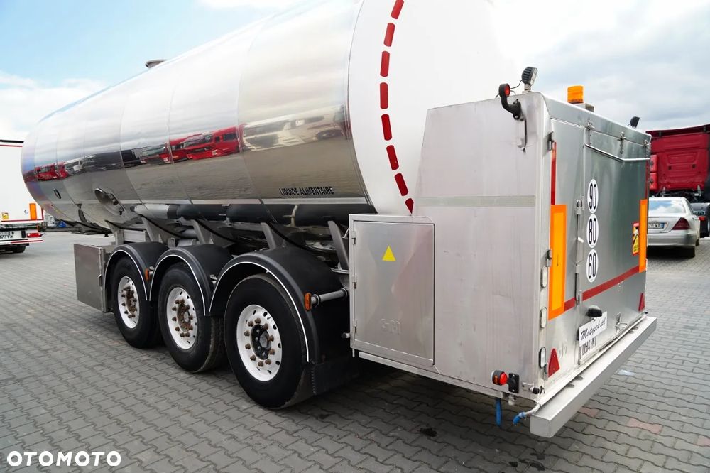 Magyar CYSTERNA SPOŻYWCZA / 30 000 L / OŚ PODNOSZONA / OŚ SKRĘTNA / - 11