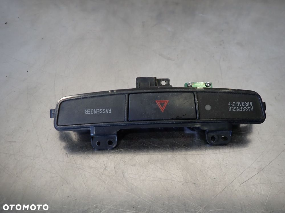 PRZEŁĄCZNIK ŚWIATEŁ AWARYJNYCH MITSUBISHI LANCER VIII - 1