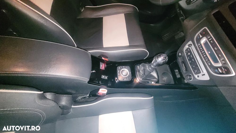 Renault Megane ENERGY dCi 110 Start & Stop Bose Edition - 16