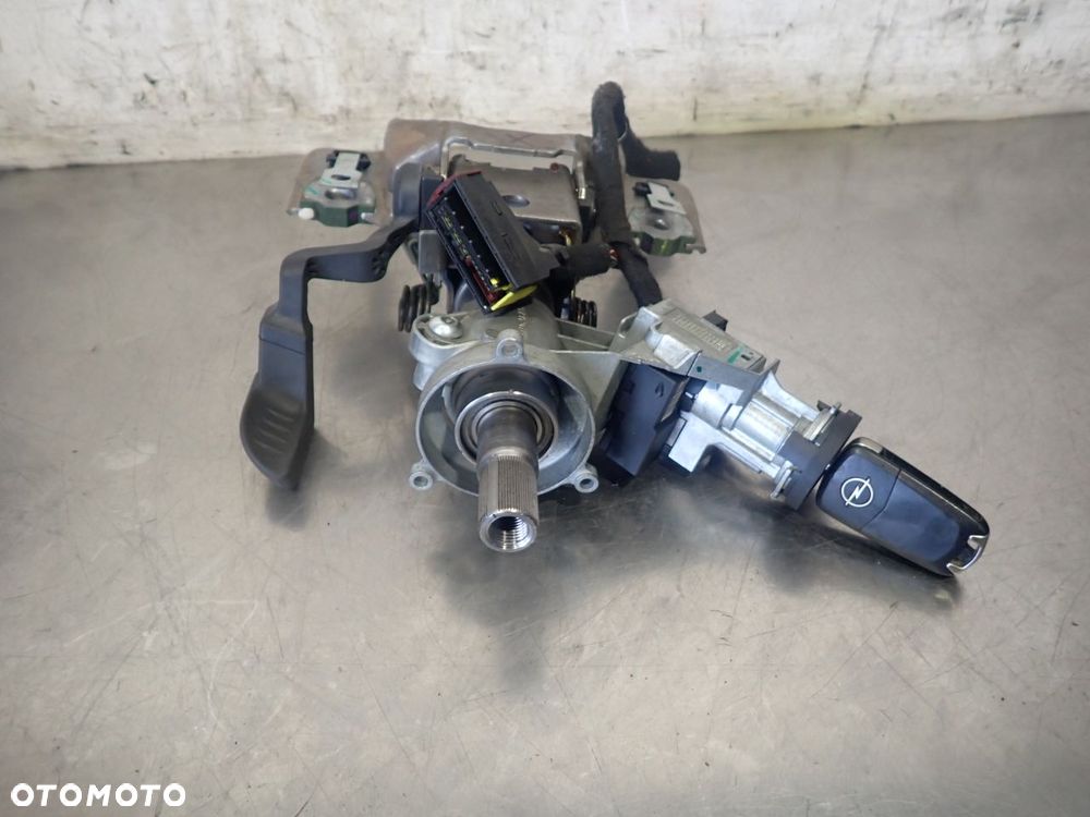 KOLUMNA KIEROWNICZA ZE STACYJKĄ OPEL CORSA D