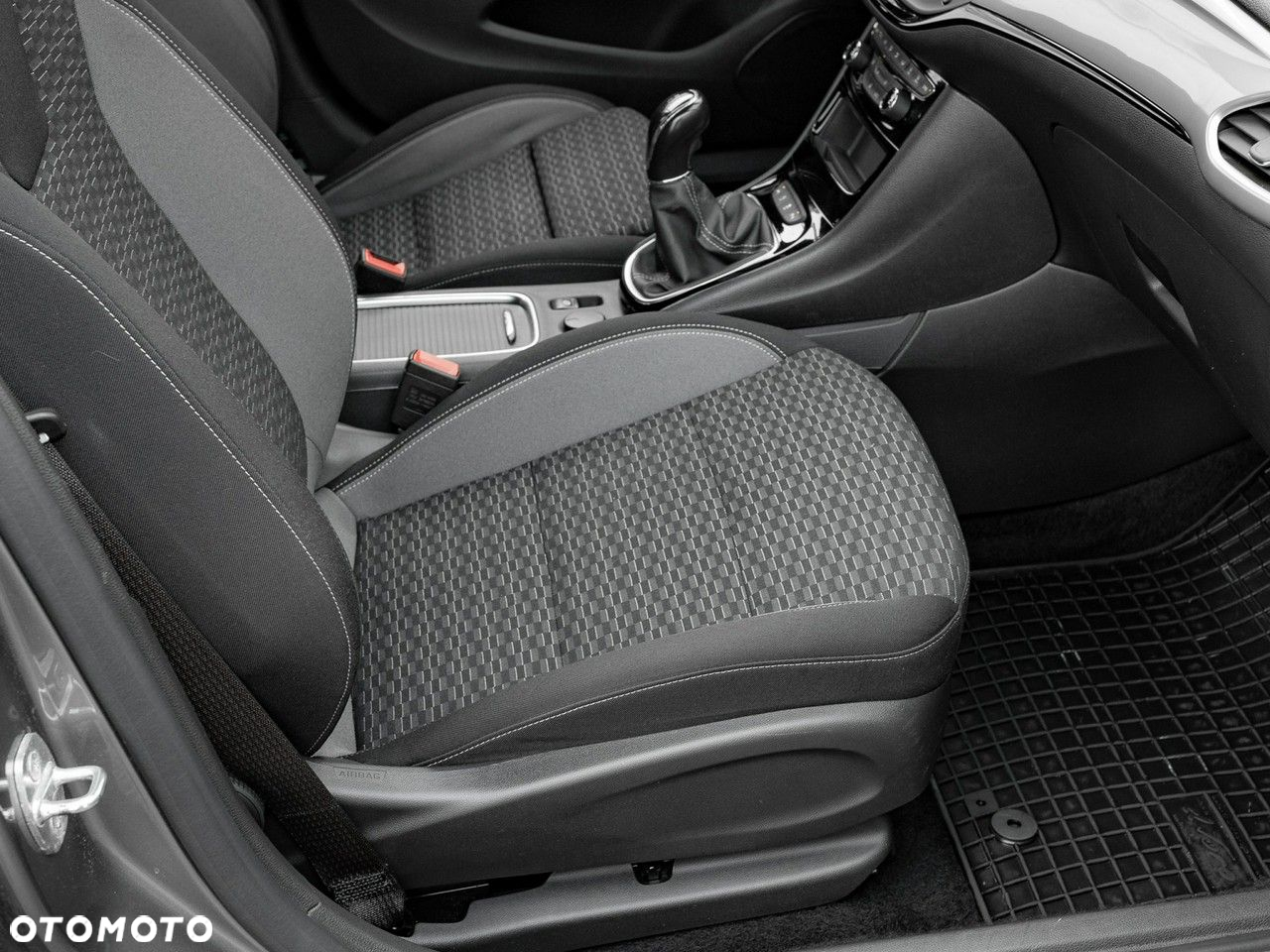 Opel Astra V 1.2 T GS Line S&S - 32