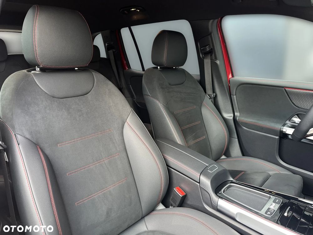 Mercedes-Benz EQB - 13