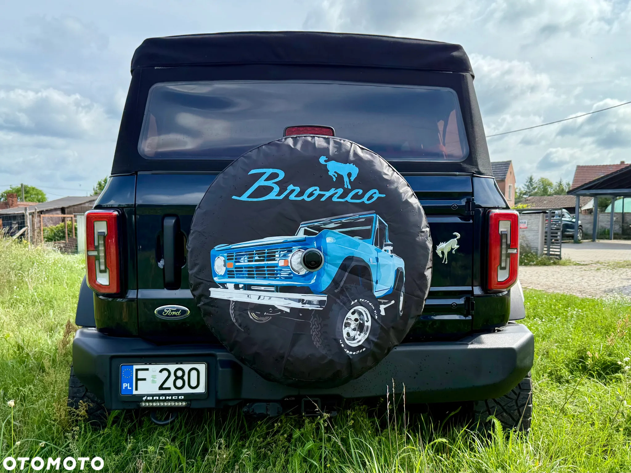 Ford Bronco - 10