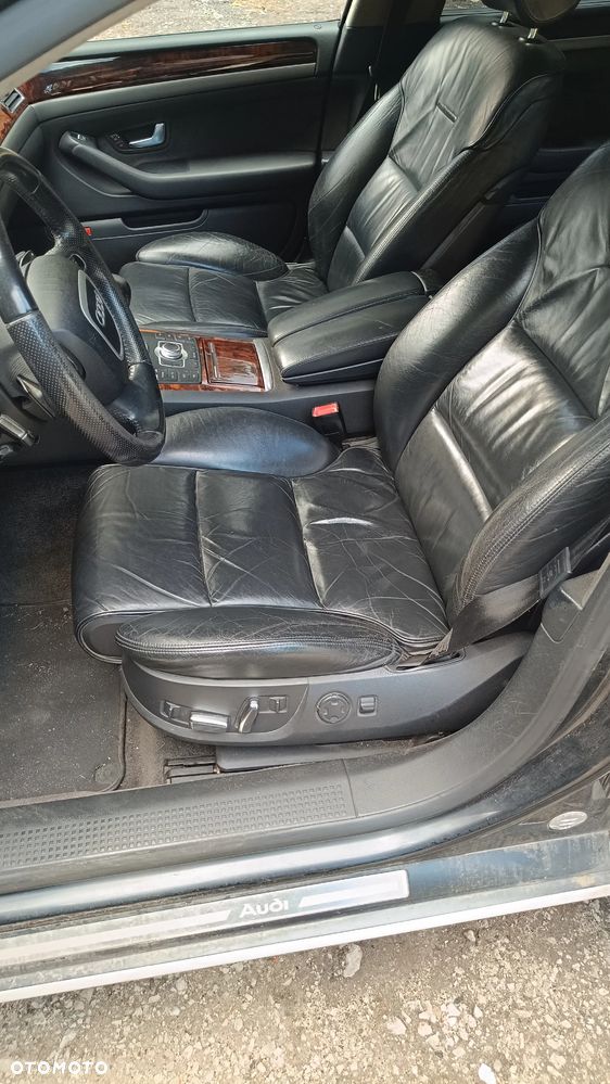 Audi A8 4.2 L Quattro - 12